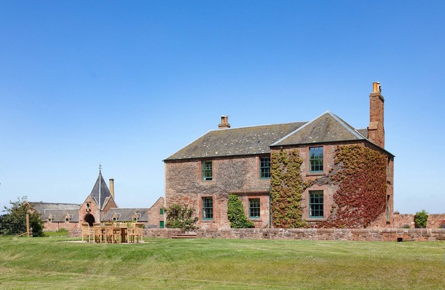 Idyllic setting for large family get-togethers, groups of friends, and corporate retreats.