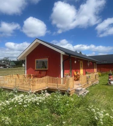 Idyllisk stuga- fri elbilsladdning
