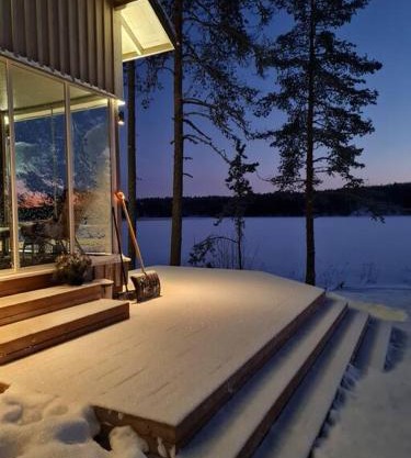 Ihana järvenranta mökki. Cottage by the lake.
