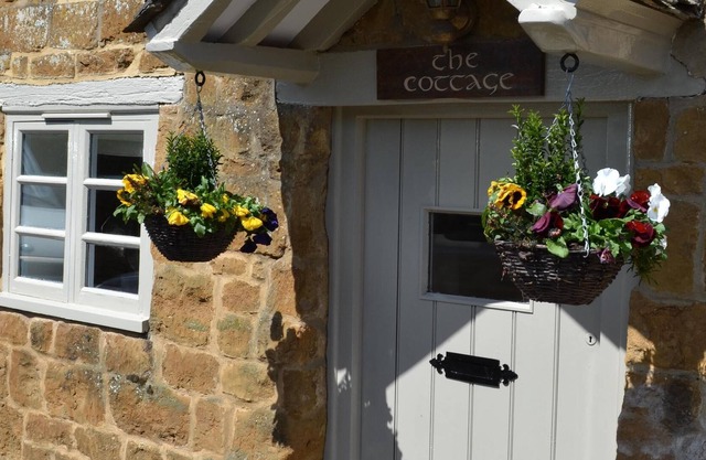 Ilmington 17th century Cottage