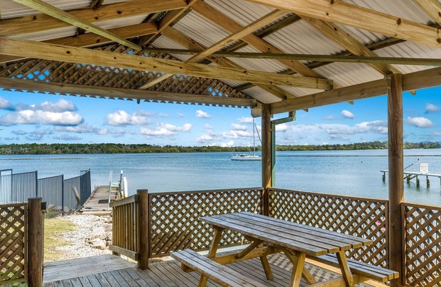Iluka Villa 10 right on the Clarence River