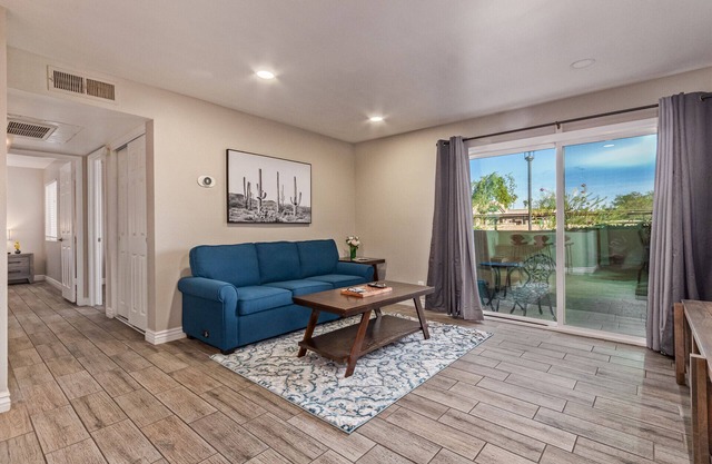 Immaculate 2 Bd Old Town Condo
