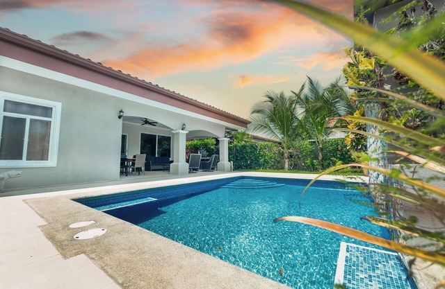 Immaculate 3 bedroom, 2 bathroom private villa with private pool