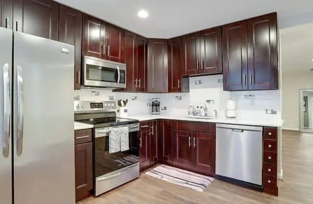 Immaculate Condo minutes from DC