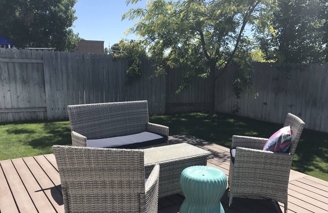 Immaculate Contemporary Getaway, Right Next to the Park