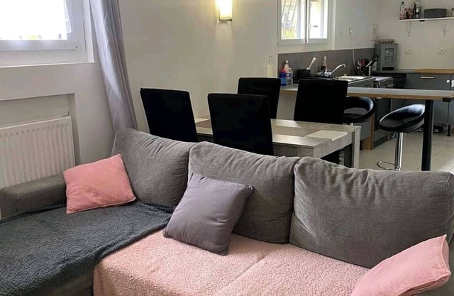 Immediately available Individual equipped apartment. Ideally on the 1st floor