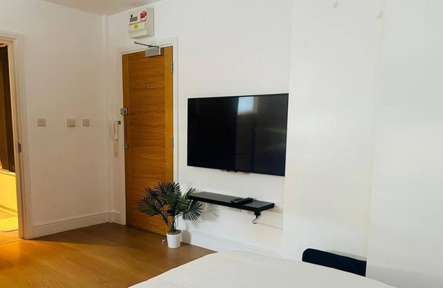Impeccable 1-Bed Studio in Barking