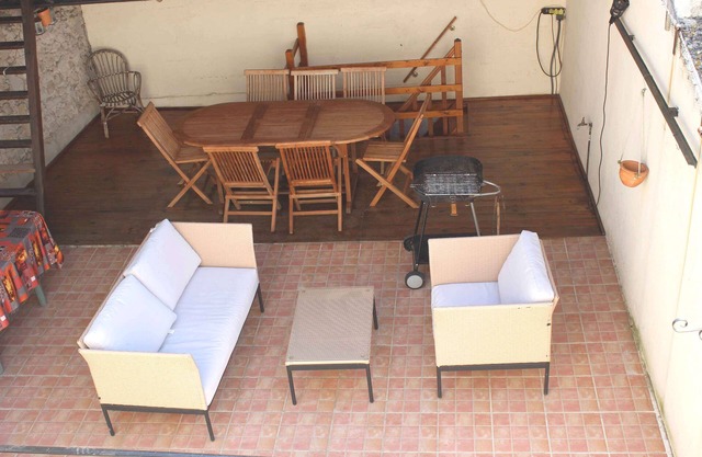 In 1 historic cathar village house 120 m2 + terrace for 2-11 pers.