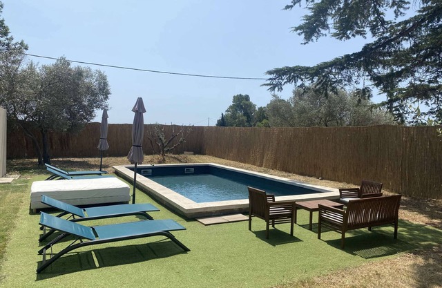 In Beauty Beaucaire: Cottage with Private Pool, Garden, and Balneotherapy