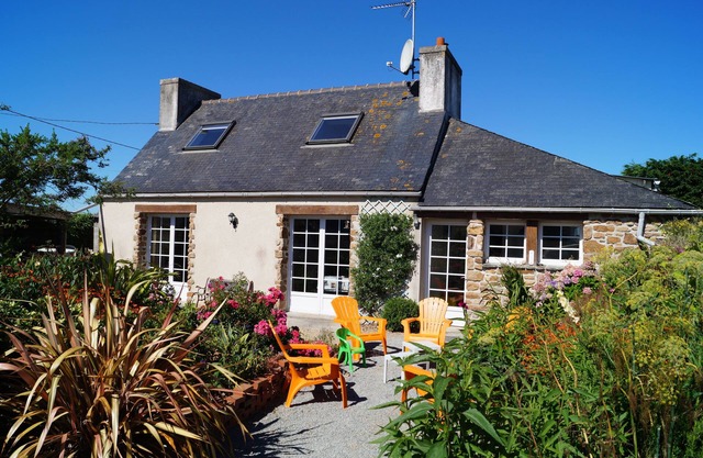 In Morlaix Bay, Sea, Beaches, Sailing school 3km away Large quiet house