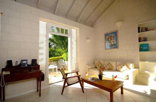 Inchcape Seaside Villas right on Silver Sands Beach - Seaside Cottage A