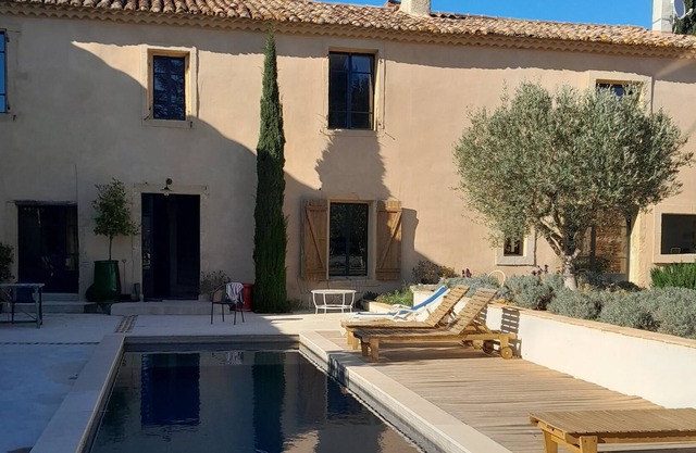 independent apartment in farmhouse in the countryside with swimming pool