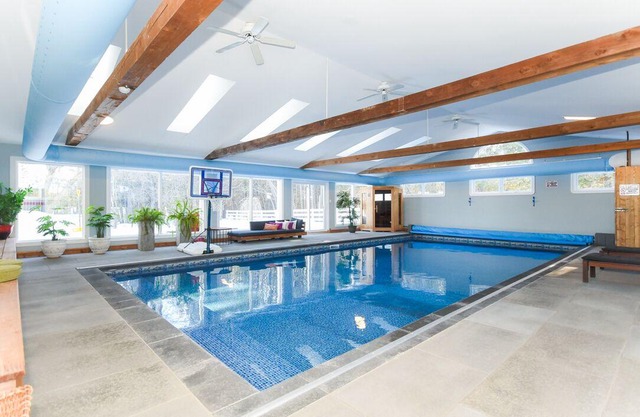 Indoor Heated Pool & Sauna | Sleeps 16 | Ottawa | Ashton