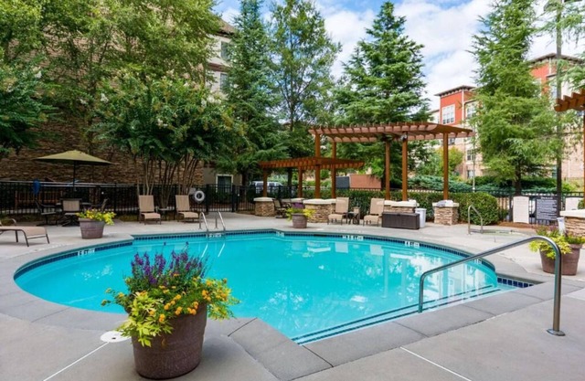 Indulge in Home-Like Comfort! Fully-furnished 1BR Suite with Free Breakfast!