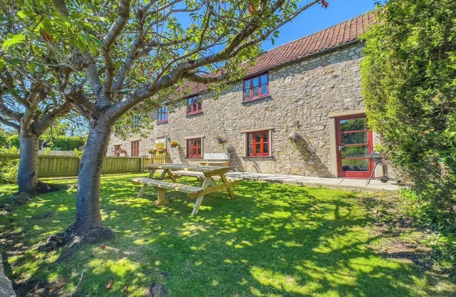 Inglenook Cottage (Seaside-Dog Friendly-Country Cottage-w/ l