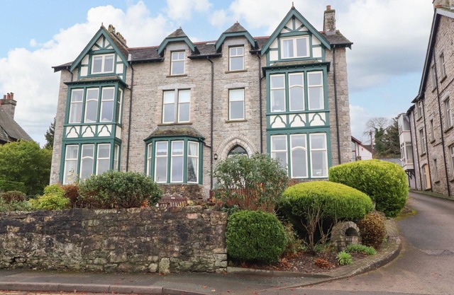 INGLEWOOD COURT, with a garden in Arnside