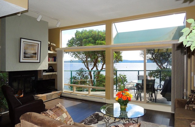 "INN OF THE SEA" : A Vancouver Island Waterfront Vacation Paradise: