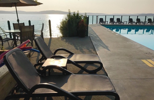 INN OF THE SEA - Stunning views~ Oceanfront Pool & Hot Tub, Private Dock