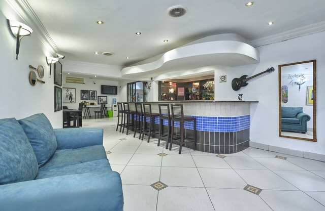 Inn & Out Sandton Park