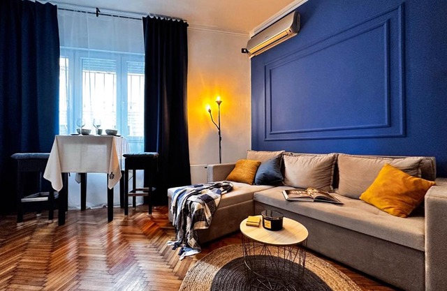 Insta-Apt Old Town Central Park Renovated