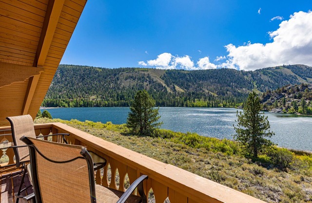 Interlaken 34, overlooking beautiful Gull Lake.