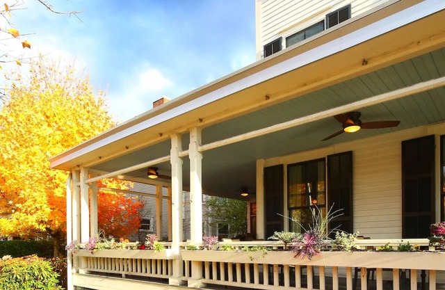Intimate & Historic Retreat, Prime Location near Delaware River- Free Breakfast