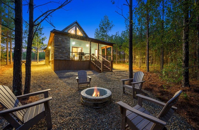 Intimate Woodland Escape Spa-Fire pit - Sleeps 4