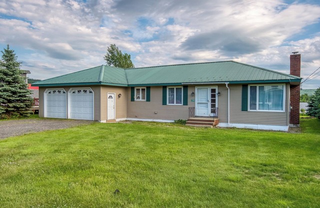 InTown Lake House - downtown Rangeley home on the Lake