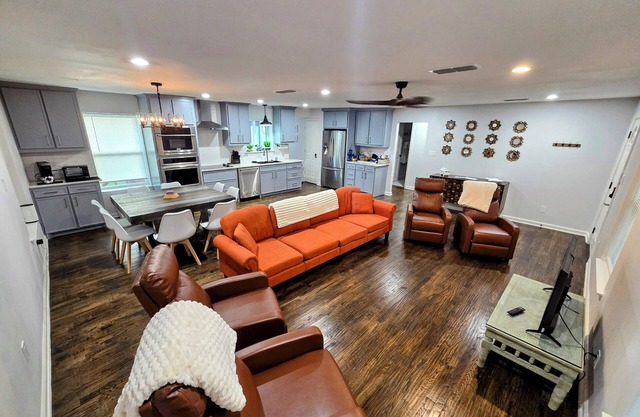 Inviting home for a birthday party, family or work trip, in downtown Nevada, TX!