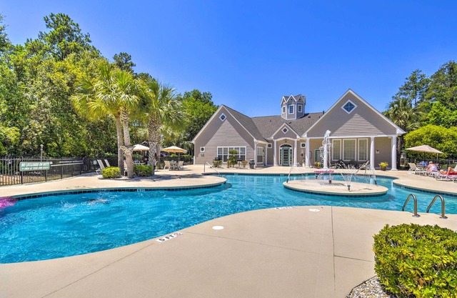 Inviting Myrtle Beach Condo: 1 Mi to Beach Access!
