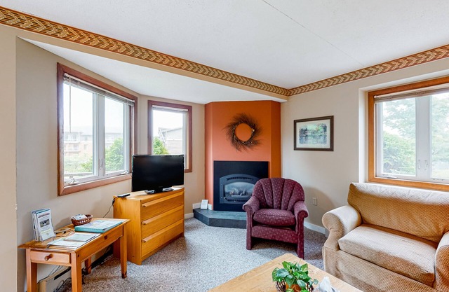 Inviting ski-in/out condo with mountain view, fireplace, deck & washer/dryer