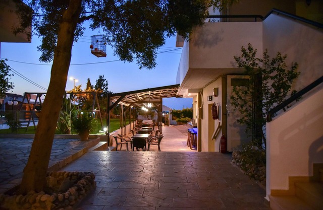 Iraklis Studios & Apartments