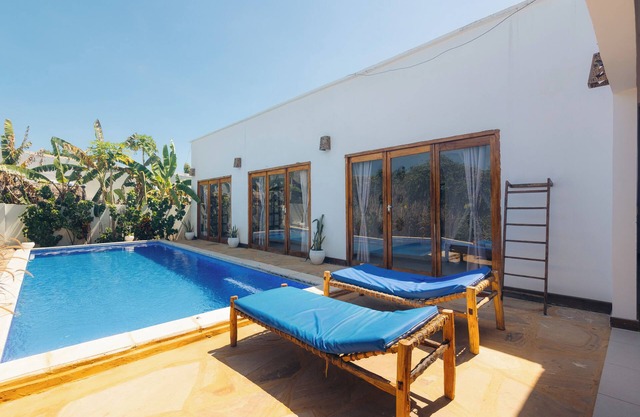 Iris House - Private Pool, AC & Wi-Fi