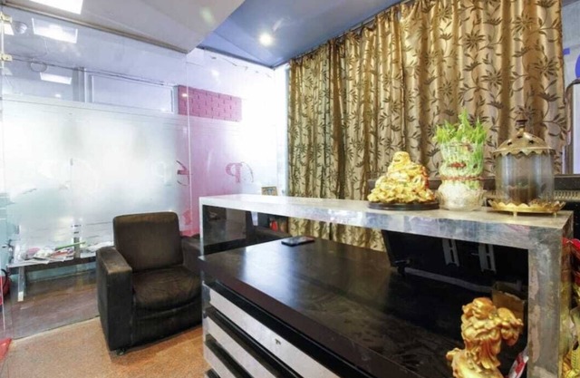 iROOMZ Hotel Diamond Park