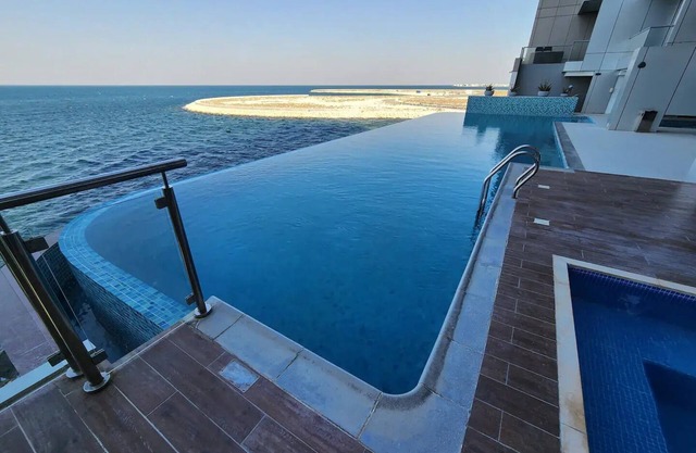 "Island Elegance:Luxury Retreat"