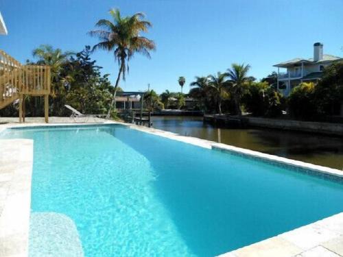 Island Villa with 33 Foot Infinity Pool, Dolphin Visits