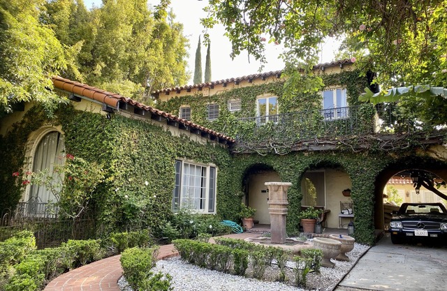 Italian Villa in Hancock Park w Guest House, Pool and garden