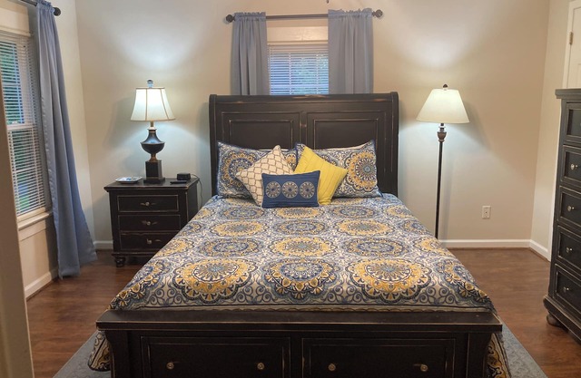 Ivy Cottage - Charming 3-bedroom country cottage in beautiful Dacusville area