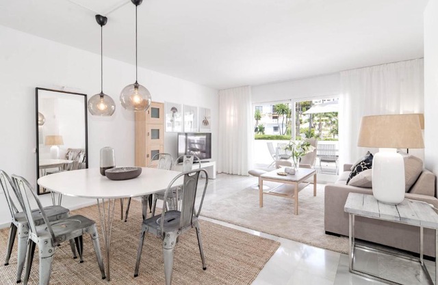 IVY-Modern 3 bedroom apt private garden