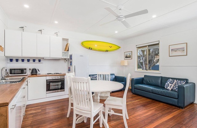 Ivy's Beach House - close to beach, wifi available
