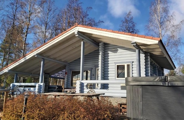 Järvenrantamökki Himoksella poreammeella