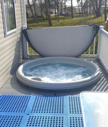 J S RETREATS @ TATTERSHALL LAKES