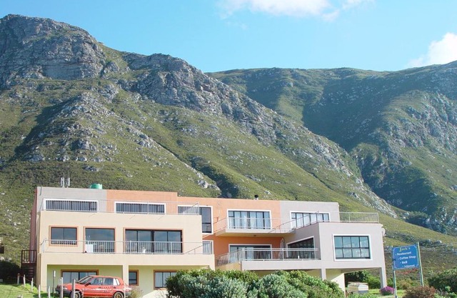Jack's Seaview Suites