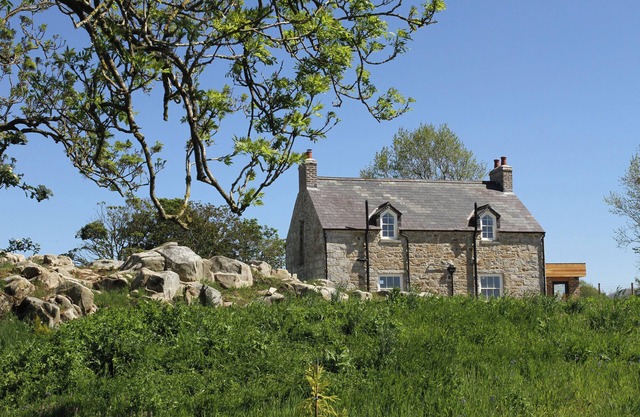 Jackdaw Cottage, fully restored traditional Irish cottage