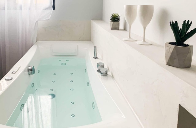 Jacuzzi Bay
