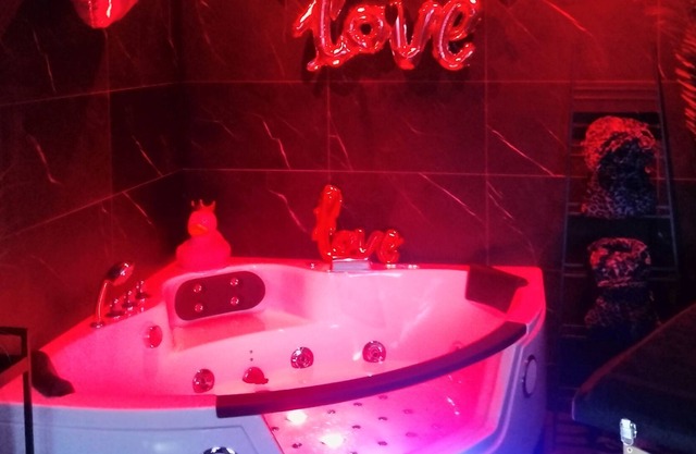 (Jacuzzi, Netflix, Massage)💖 Love & Relax 🛀🍾