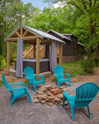 Jake Cabin Luxury Hot Tub Cabin Near Downtown