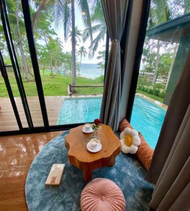 Jako Doma Beachfront Cabana