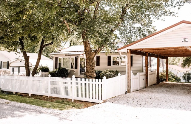 Jazzee's Diamond/Dog Friendly/Vacation Rental