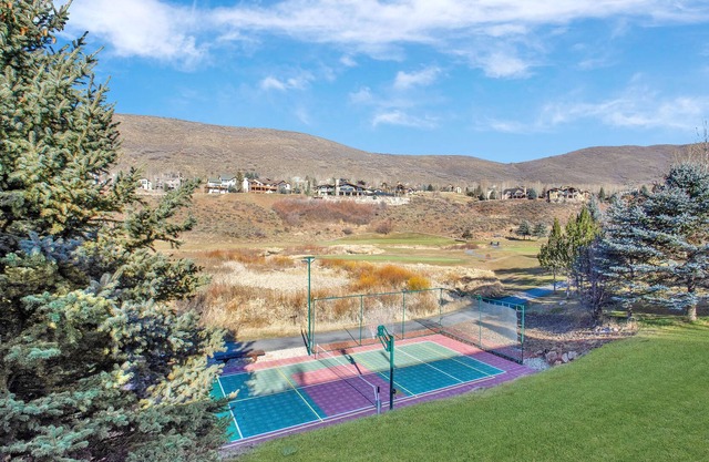 Jeremy Ranch | Hot Tub | Minutes to Skiing | Located on Nordic Ski Course